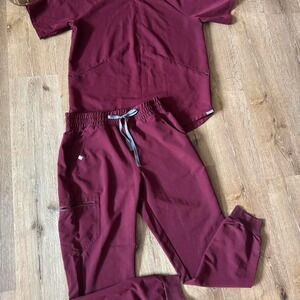 Figs Burgundy Crewneck Top‎ Sleeve & Jogger Scrub Set Size M